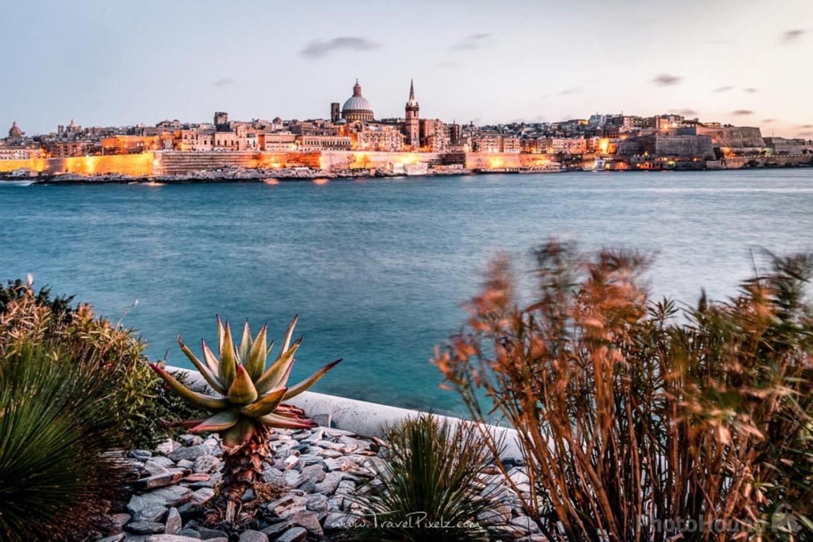 Exceptional 3-Bedroom Apartment, Sliema - Tigne Point! エクステリア 写真