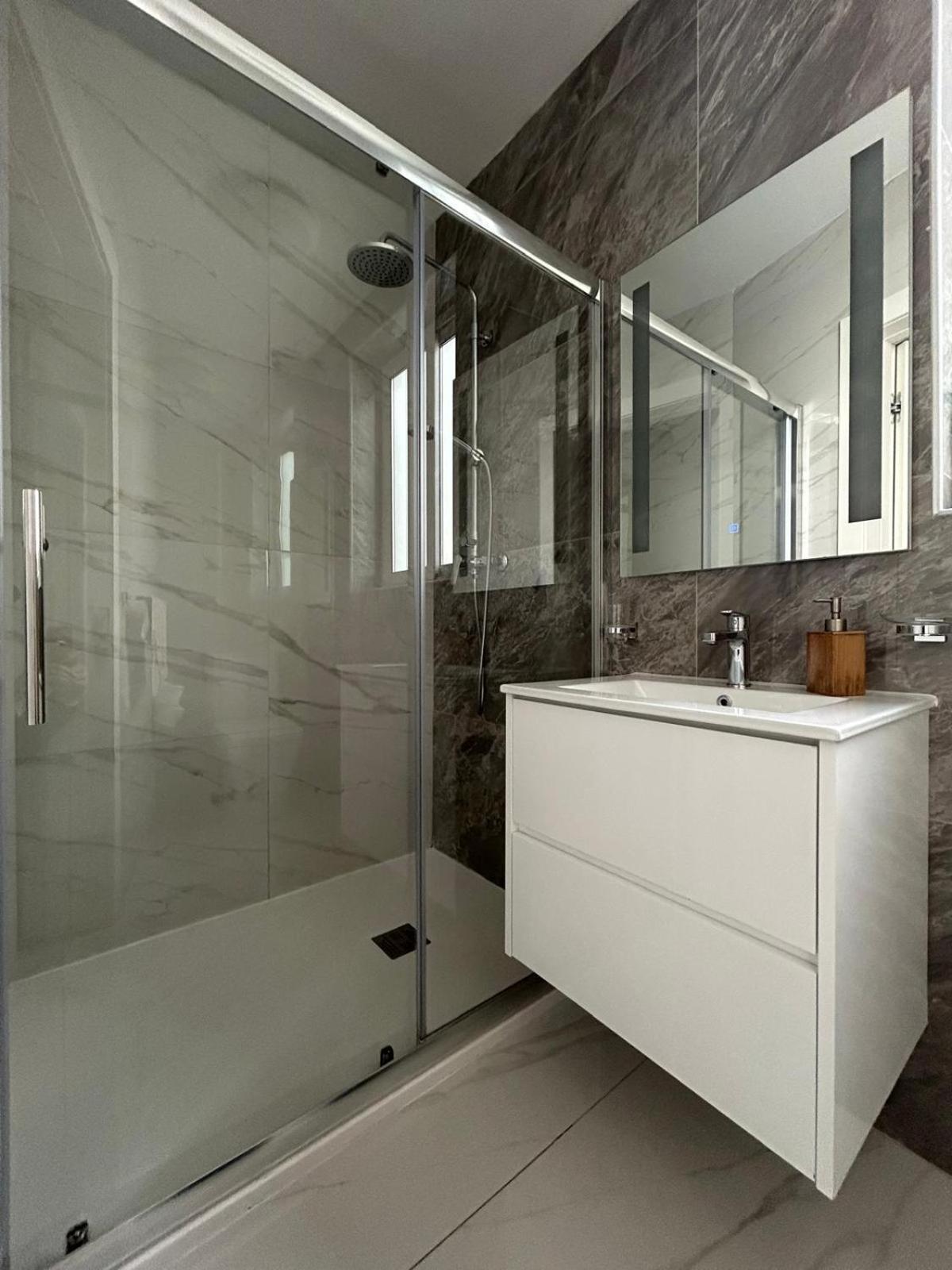 Exceptional 3-Bedroom Apartment, Sliema - Tigne Point! エクステリア 写真