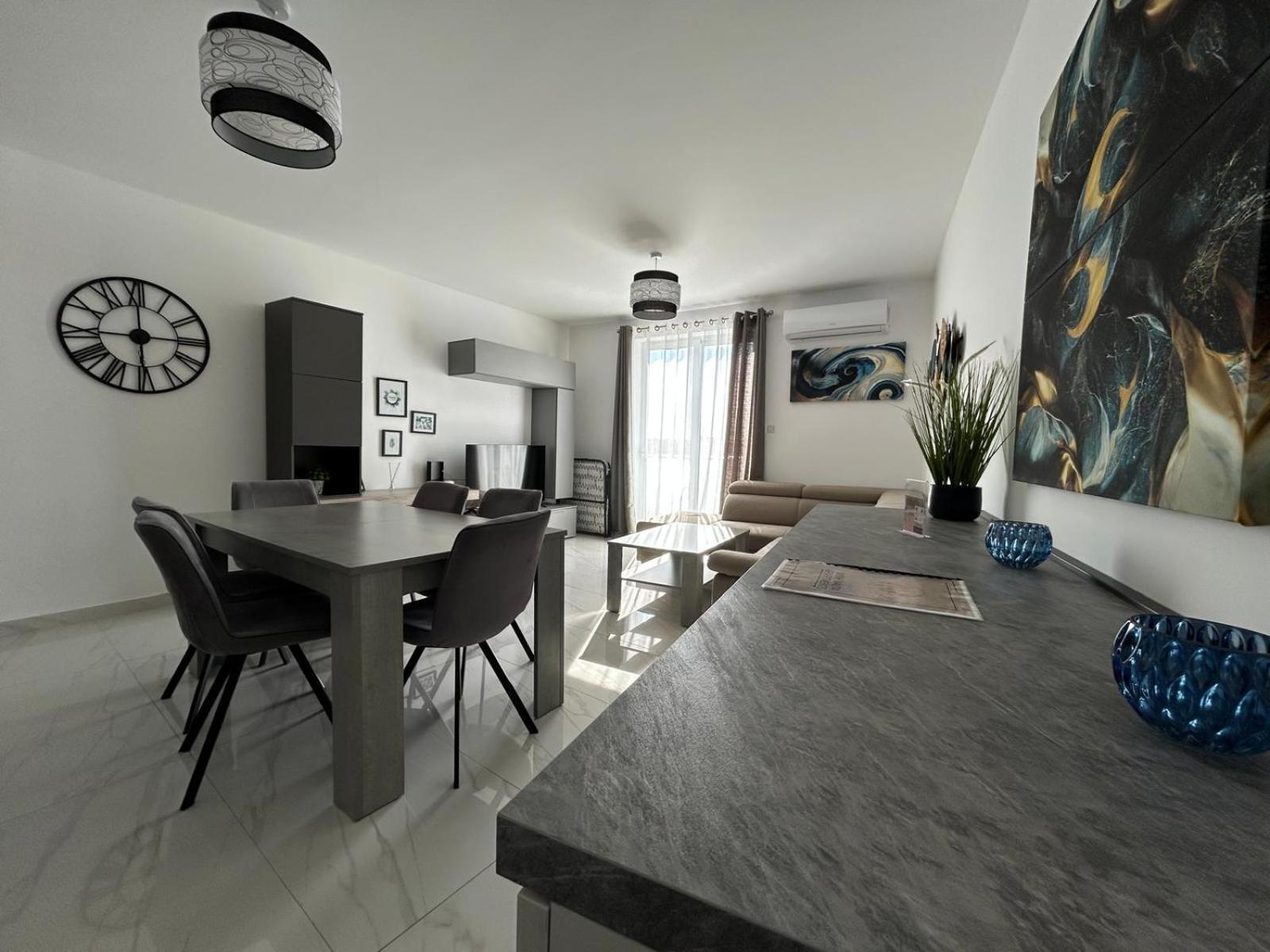 Exceptional 3-Bedroom Apartment, Sliema - Tigne Point! エクステリア 写真