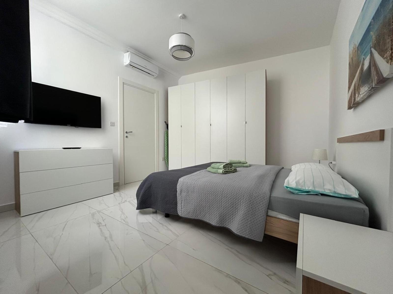 Exceptional 3-Bedroom Apartment, Sliema - Tigne Point! エクステリア 写真